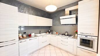 Lady Teresa Apartment by Ca-sa Check
