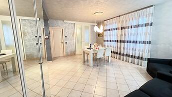 Lady Teresa Apartment by Ca-sa Check