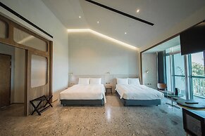 PAPO'A HARBOR HOTEL