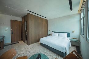PAPO'A HARBOR HOTEL