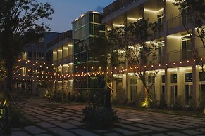 PAPO'A HARBOR HOTEL
