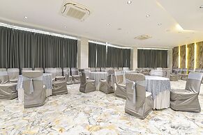Fabhotel Prime The Grey Circle