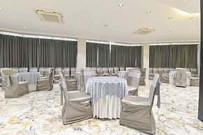 Fabhotel Prime The Grey Circle