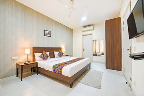 Fabhotel The Mikado
