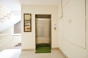 Fabhotel The Mikado