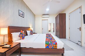 Fabhotel The Mikado