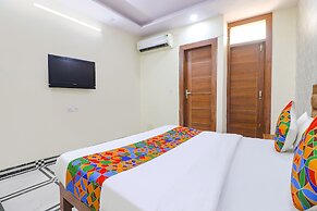Fabhotel Starlight