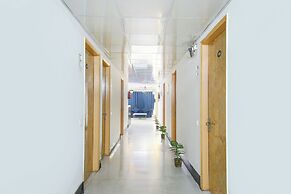 FabHotel Moody Inn Kalkaji