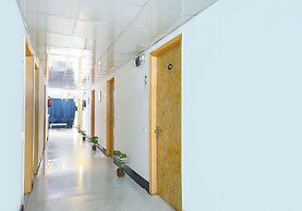 FabHotel Moody Inn Kalkaji