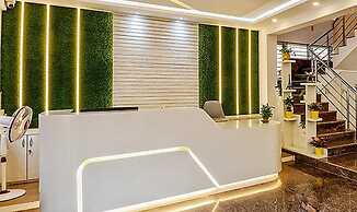 Fabhotel Marella Suites