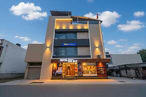Fabhotel Ss Blue