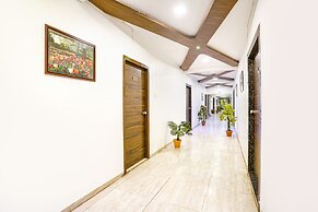 Ratna Palace