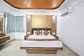 Ratna Palace