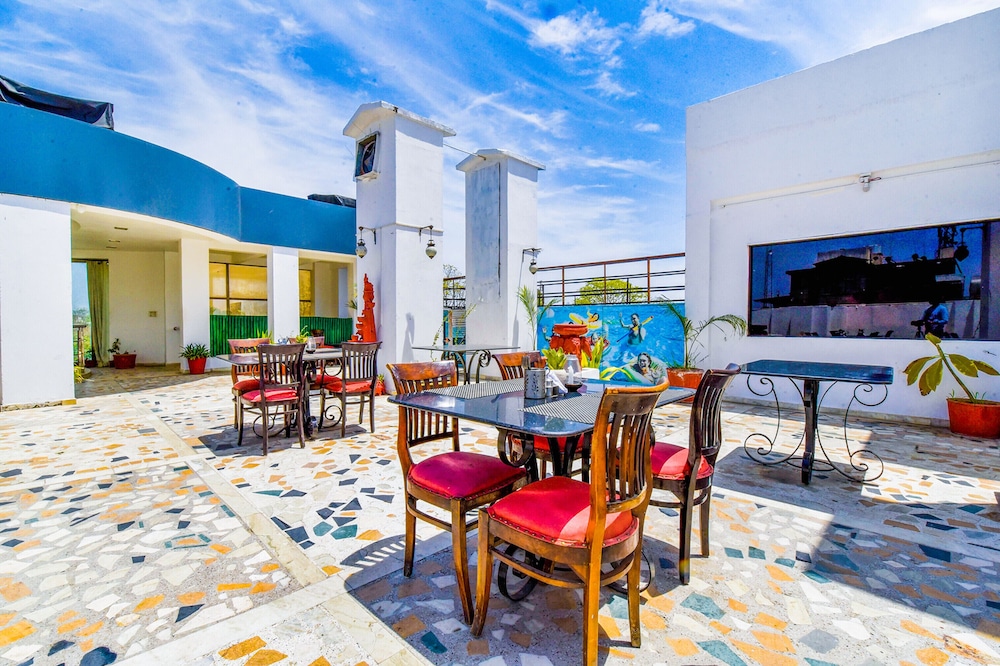 FabHotel Hadi Rani