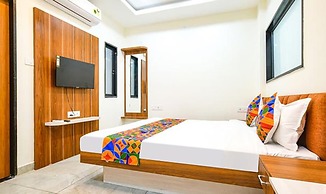 FabHotel Shree Nakoda Paradise