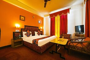 Fabhotel Chandra Palace