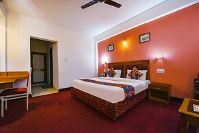 Fabhotel Chandra Palace