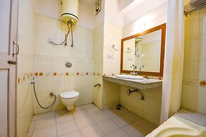 Fabhotel Chandra Palace