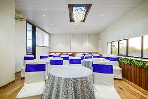 Fabhotel Awadhvue