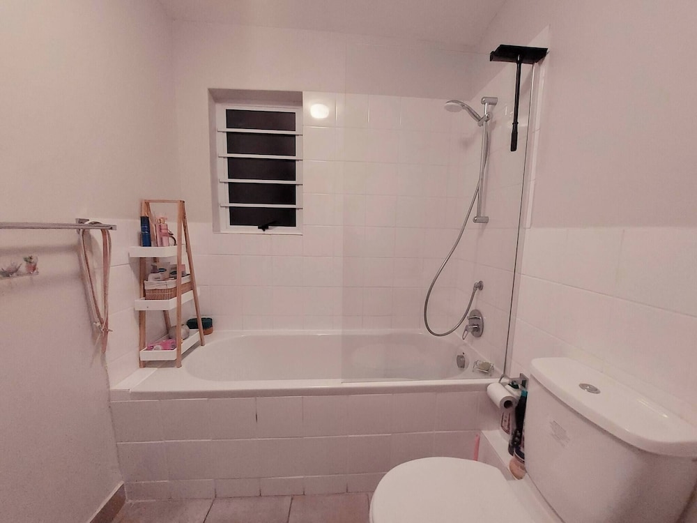 Room in B&B - Your Peaceful Haven, Unique Shared Space That Feels Like