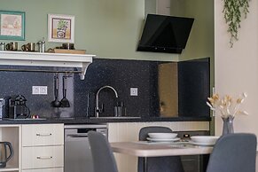 WestSide Garden Apartments by FirstHost