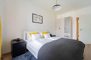 WestSide Garden Apartments by FirstHost
