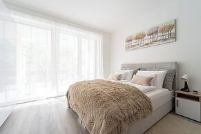 WestSide Garden Apartments by FirstHost