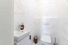 WestSide Garden Apartments by FirstHost