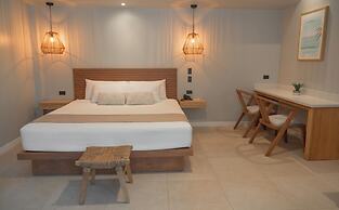 Mirasurf Hotel & Waves