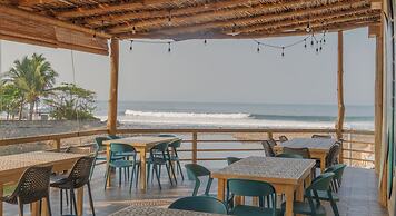 Mirasurf Hotel & Waves
