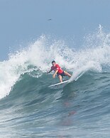 Mirasurf Hotel & Waves