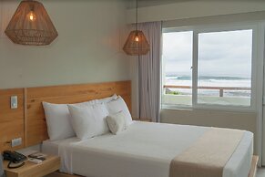 Mirasurf Hotel & Waves