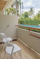 Mirasurf Hotel & Waves