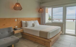 Mirasurf Hotel & Waves