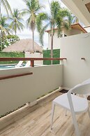 Mirasurf Hotel & Waves