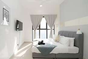 Cozy Skyline Retreat Trion KL - Level 63