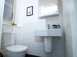 Exeter Cathedral Two-bedroom Stay