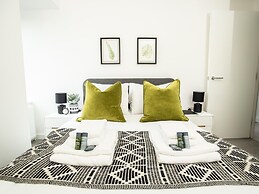 Exeter Cathedral Two-bedroom Stay