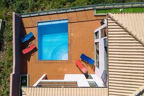 Canhas Views Pool and Barbecue