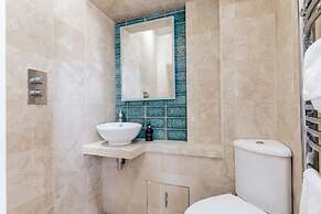 Central Townhouse With Garden Free Parking
