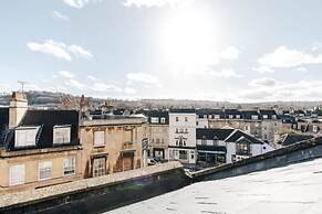 Central Townhouse With Garden Free Parking