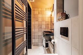 Central Townhouse With Garden Free Parking