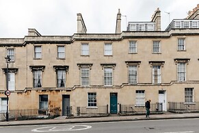 Central Townhouse With Garden Free Parking