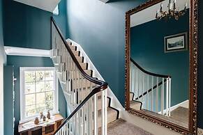 Central Townhouse With Garden Free Parking