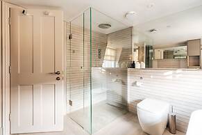 Modern Stylish Central Bath Apartment