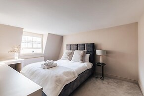 Modern Stylish Central Bath Apartment