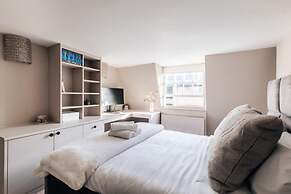 Modern Stylish Central Bath Apartment
