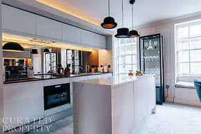 Modern Stylish Central Bath Apartment
