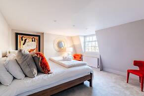 Modern Stylish Central Bath Apartment