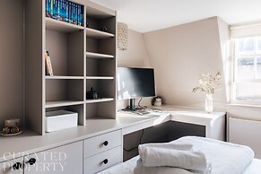 Modern Stylish Central Bath Apartment